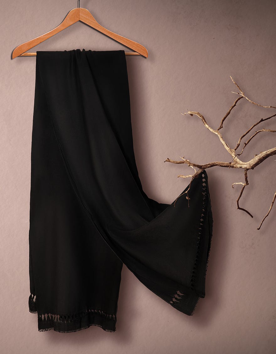 JSH-SHW-21-0027 FB/SOLID DYED SHAWL - BLACK
