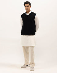 leo-black-sleevless-v-neck-sweater-jjswt0041