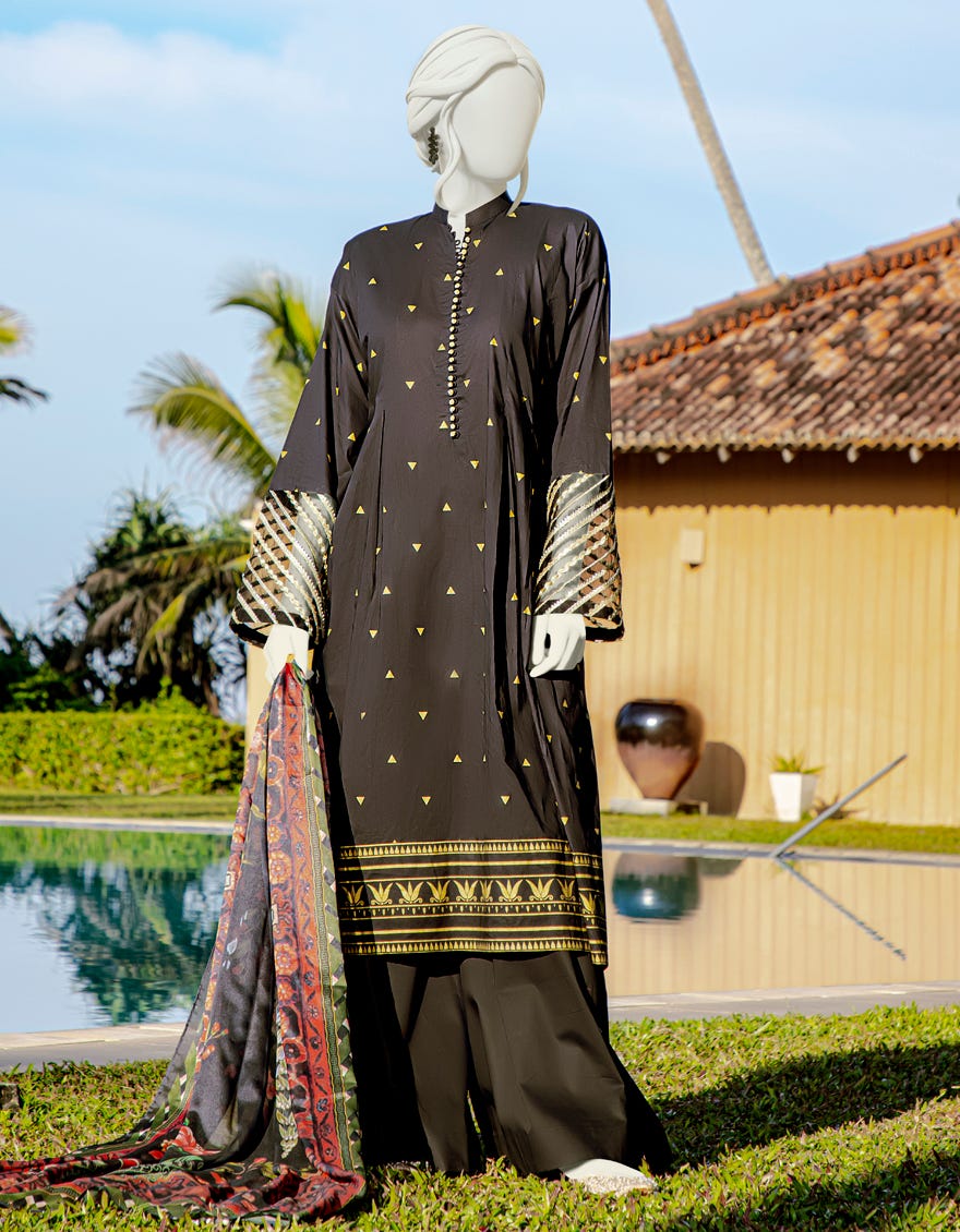 JLAWN-S-22-195 Tapestry
