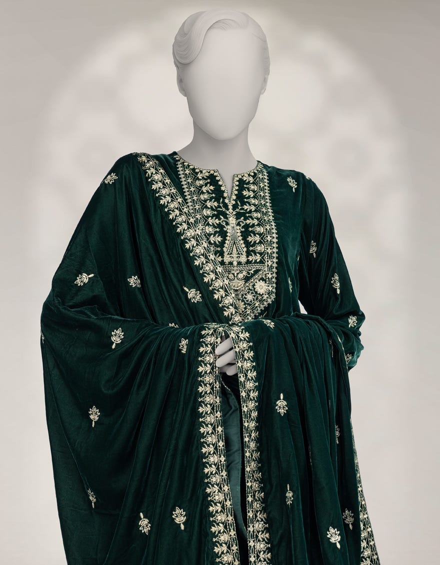 green-velvet-embroidered-unstitched-3pc-jlu253626u