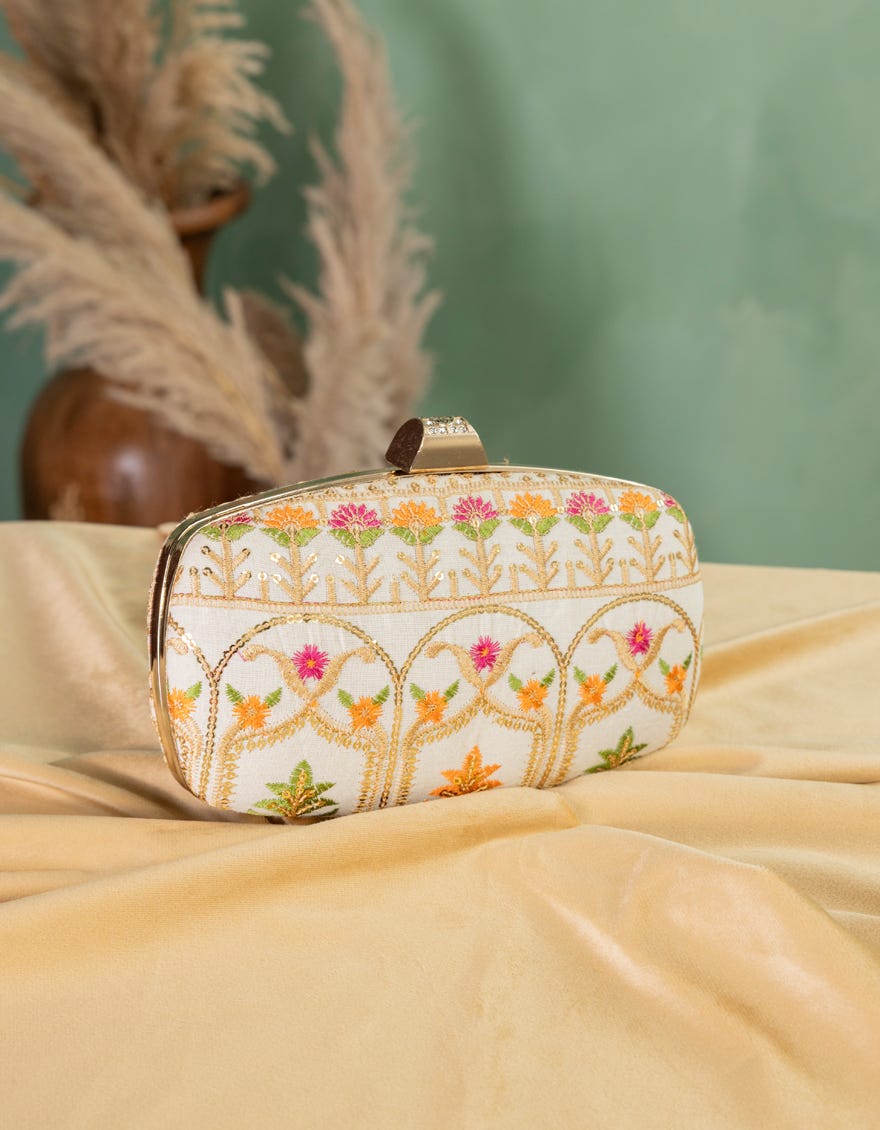 OFF WHITE CLUTCH