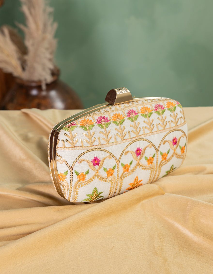 OFF WHITE CLUTCH