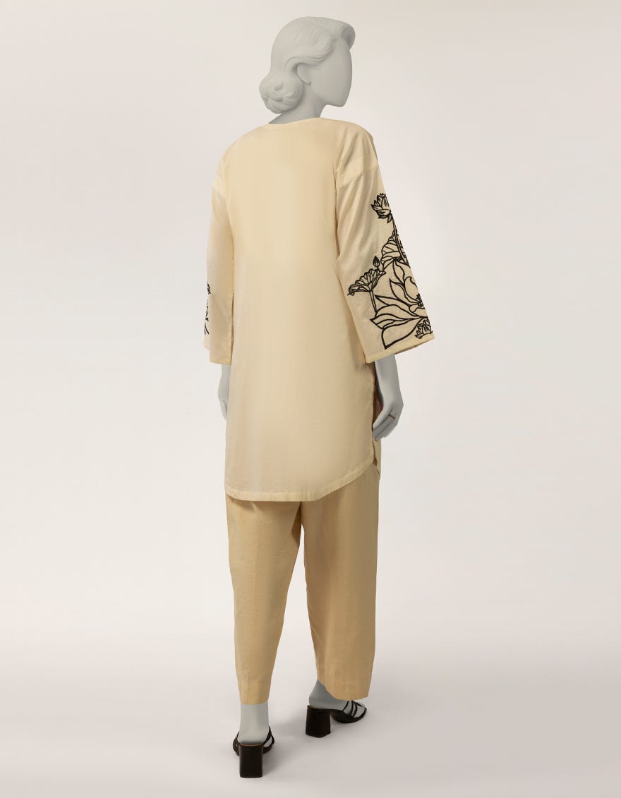 off-white-lawn-embroidered-kurta-jss26639s