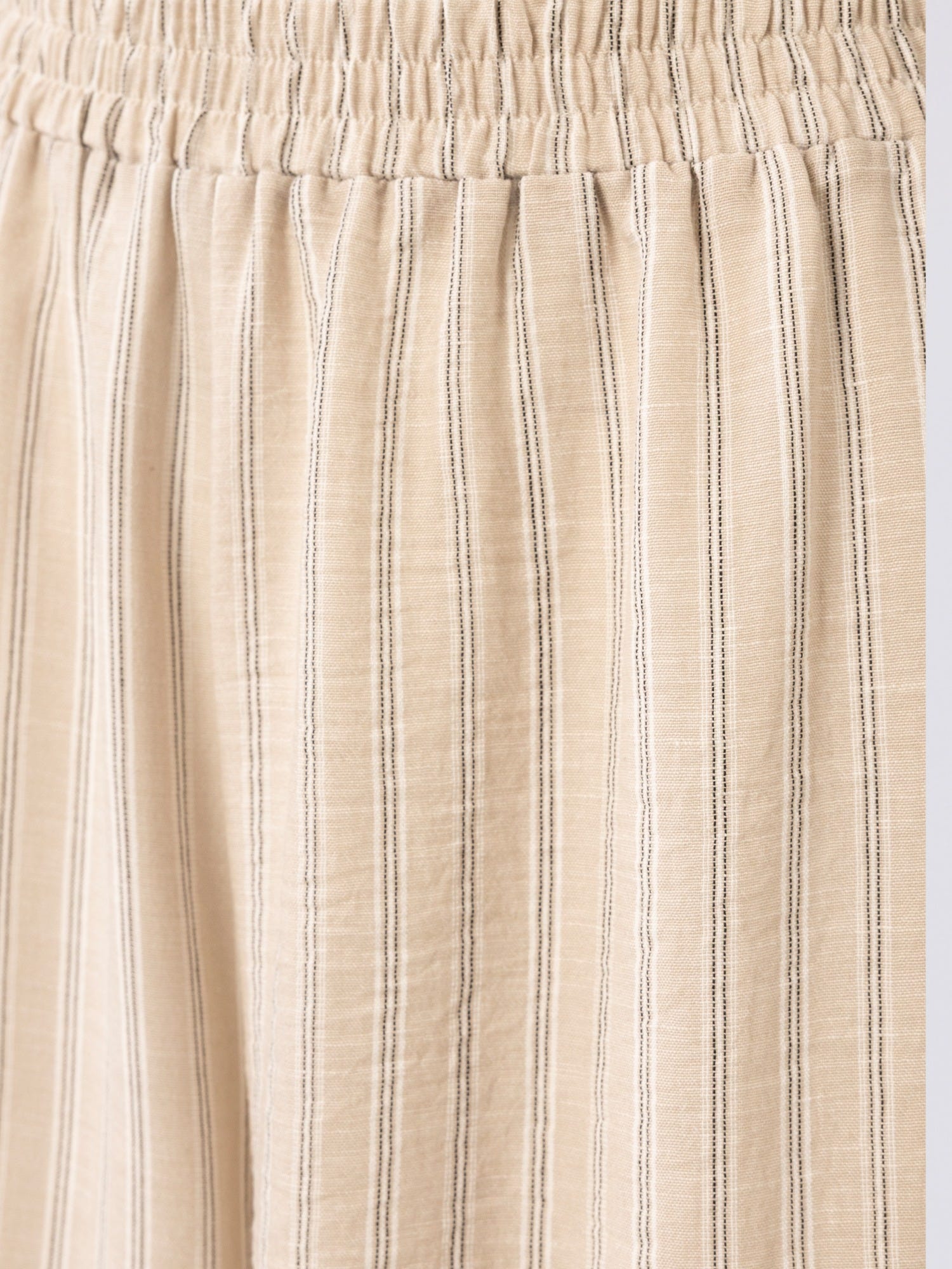beige-trousers-wbot250057